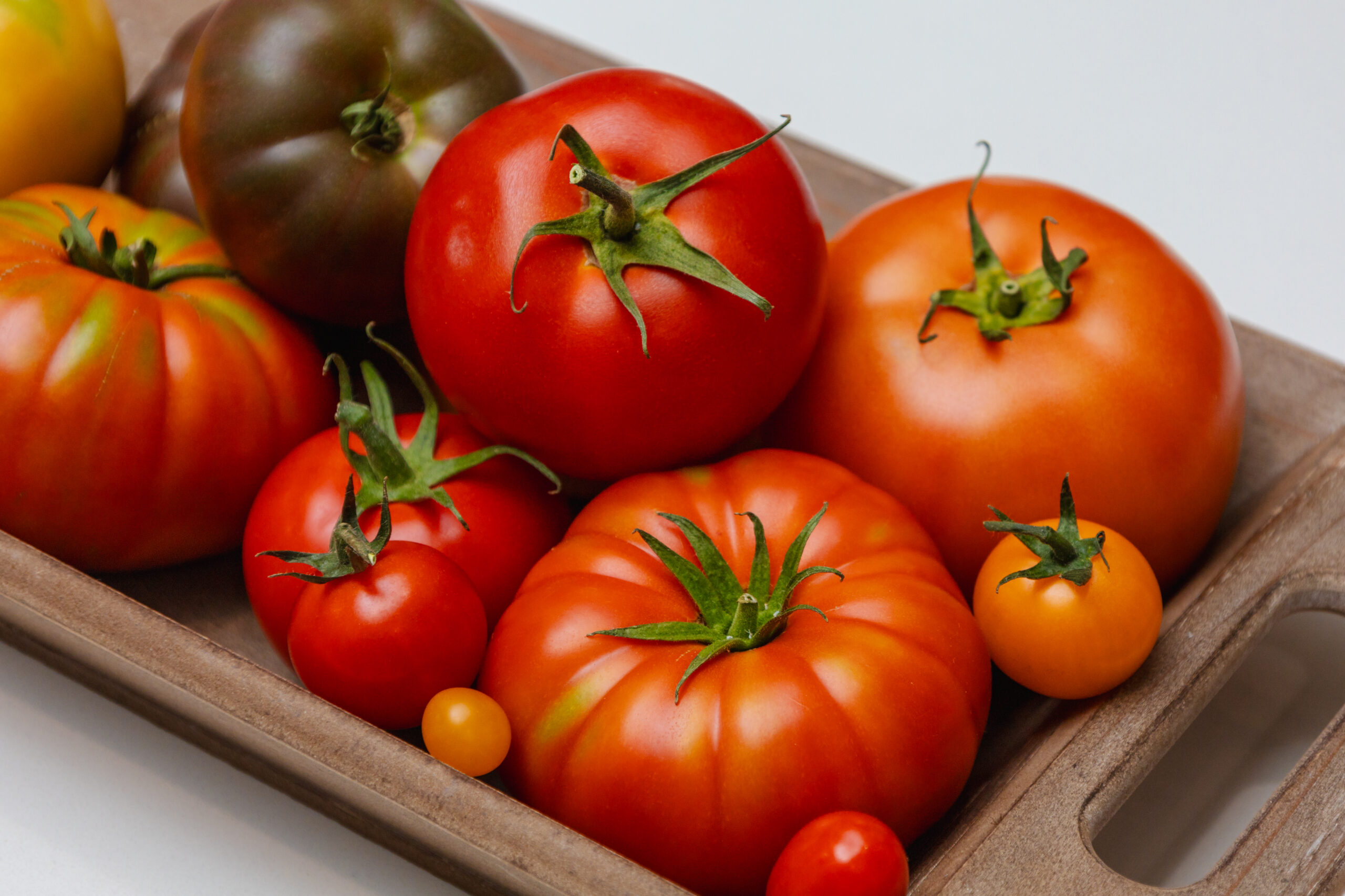 Become a Tomato Connoisseur – The 101 on Tomato Varieties - Wholesum